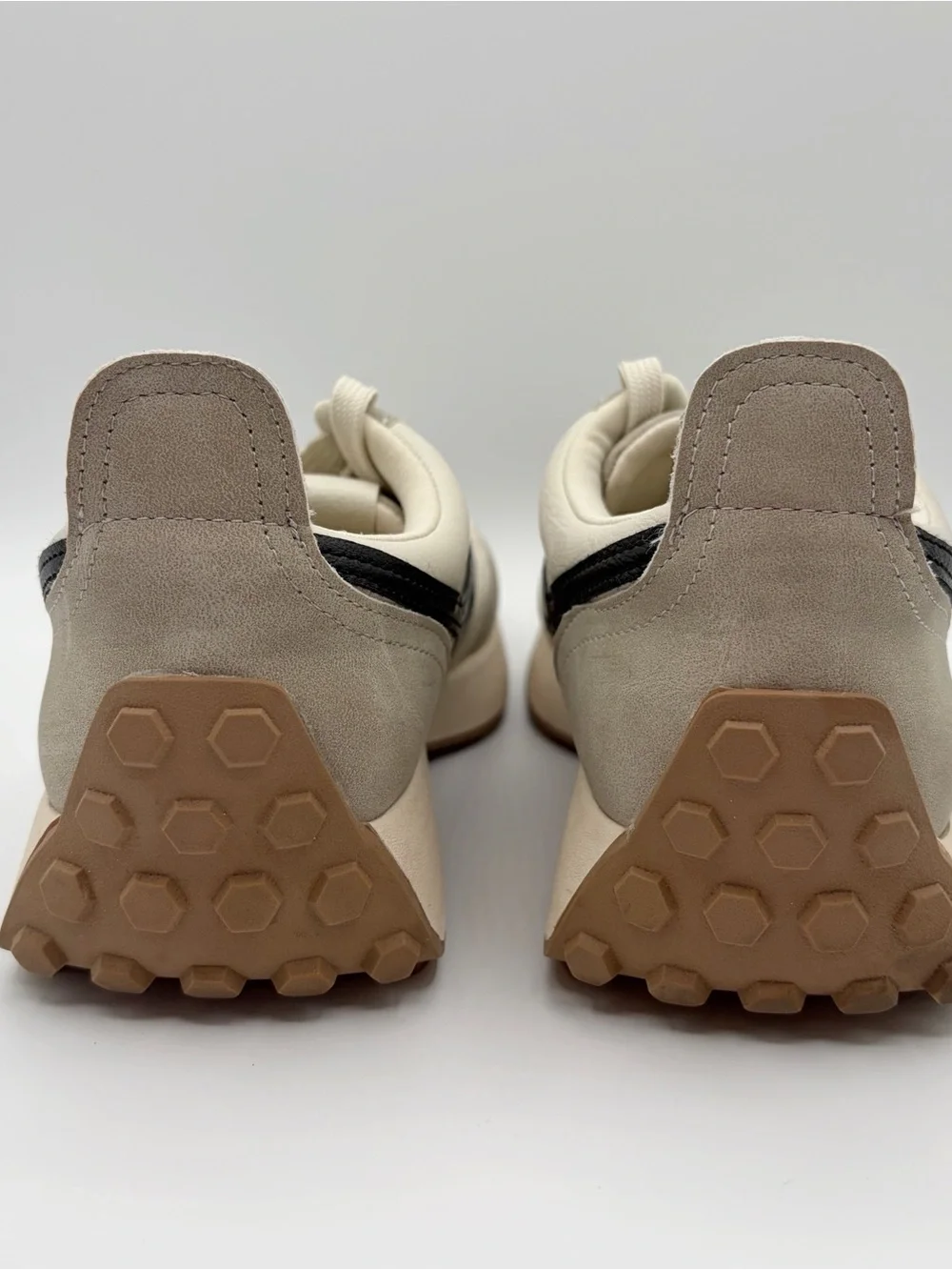 Dolce Vita Braiden Sneakers Size 8.5 Cream Gray Navy Blue Comfort Lace Up Shoes